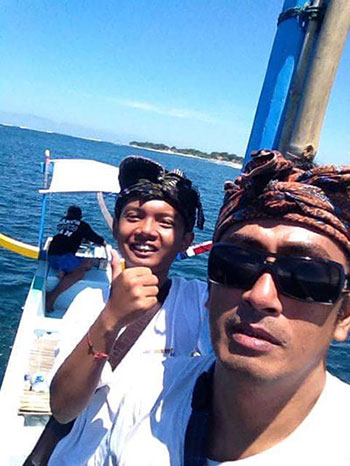 Kawan-kawan menyerbu lewat laut.