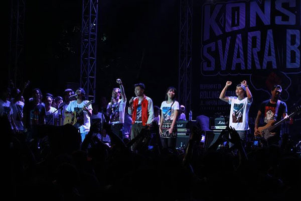 Konser Svara Bumi yang difasilitasi oleh Rolling Stone, sanggup menggaet ribuan orang untuk menyatakan dukungan kepada ForBALI.