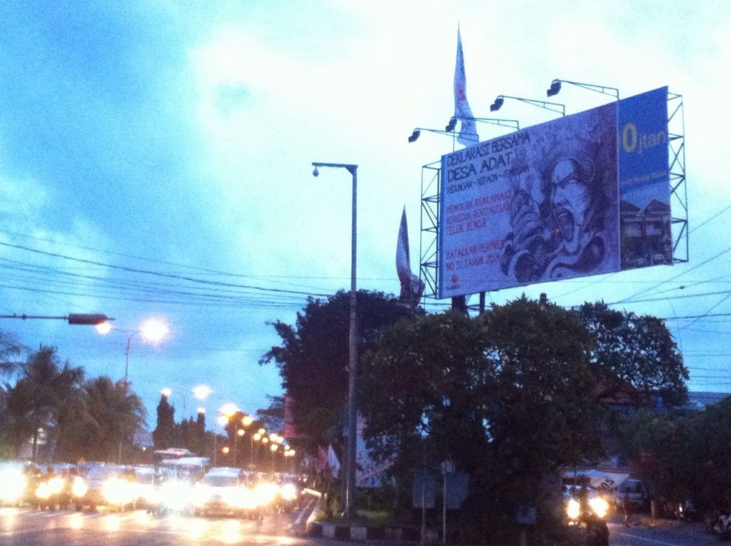 Pemasangan Baliho dan Bendera di Pedungan