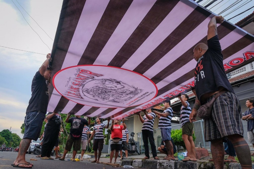 Foto Pemasangan Baliho Tolak Reklamasi Teluk Benoa oleh Para Pemuda Intaran 20 11 2017 (4)