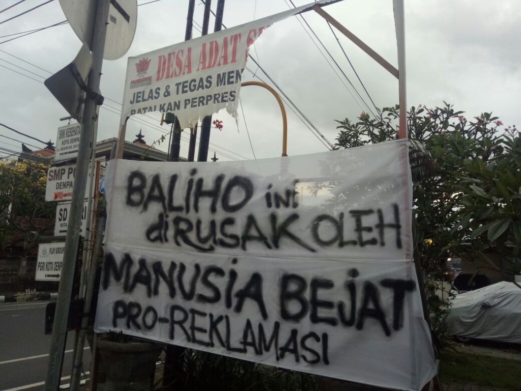 05-08-2018-Dokumentasi Baliho dirusak, ForBALI balas dengan spanduk satire (1)