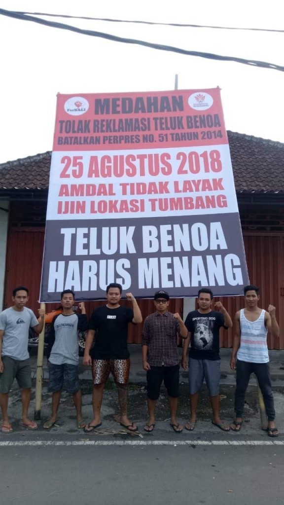 Pemasangan Baliho BTR Oleh Desa Adat Medahan 19-08-2018