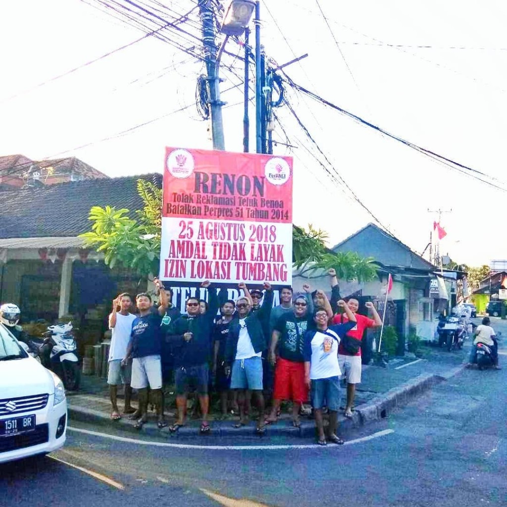 Pemasangan Baliho BTR Oleh Desa Adat Renon 21-08-2018