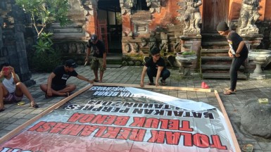 2019-02-10-dokumentasi rilis Lawan Perusakan Baliho BTR Tatasan Kaja Kembali Pasang Baliho BTR (3)